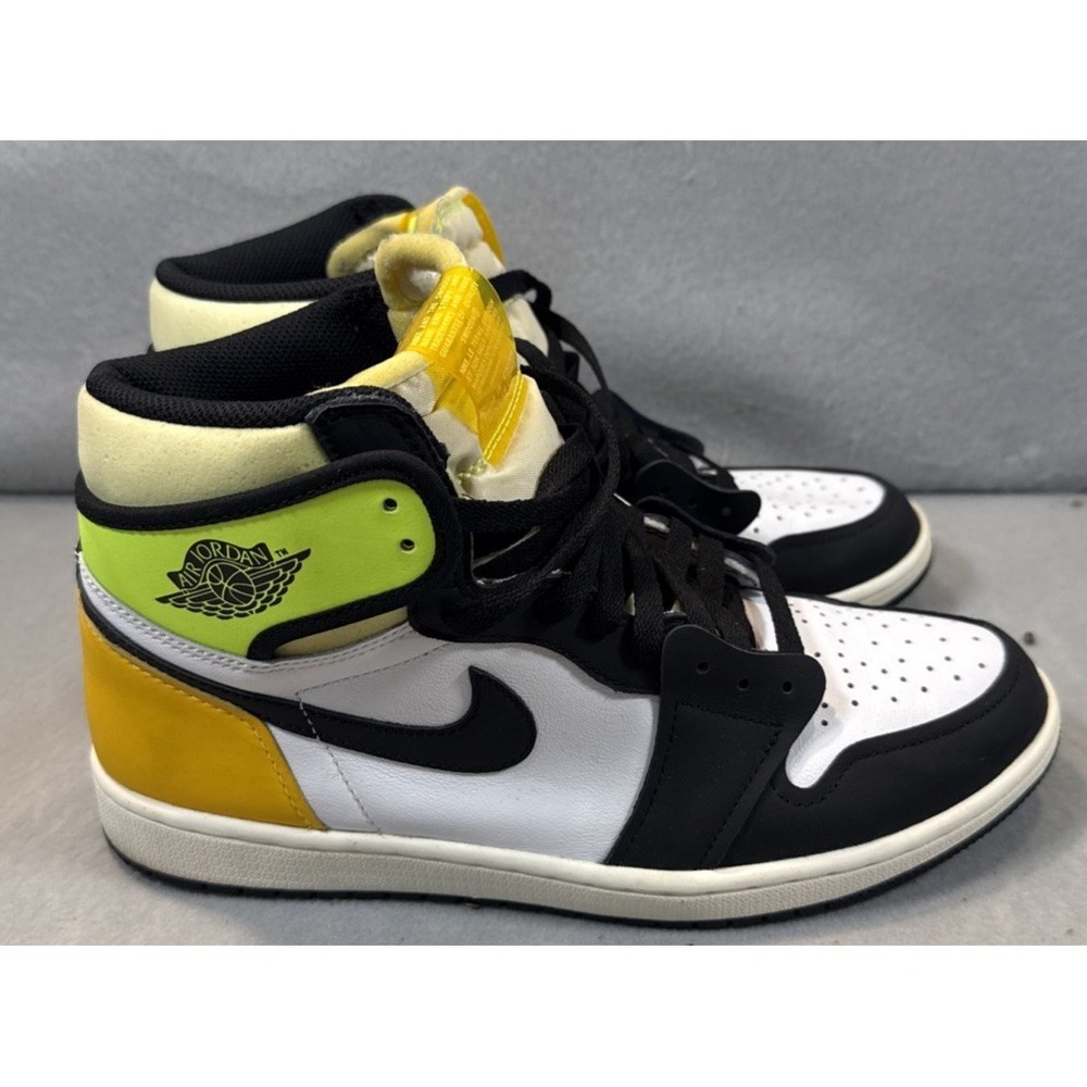Air Jordan 1 High OG Volt 555088-118 size 10.5